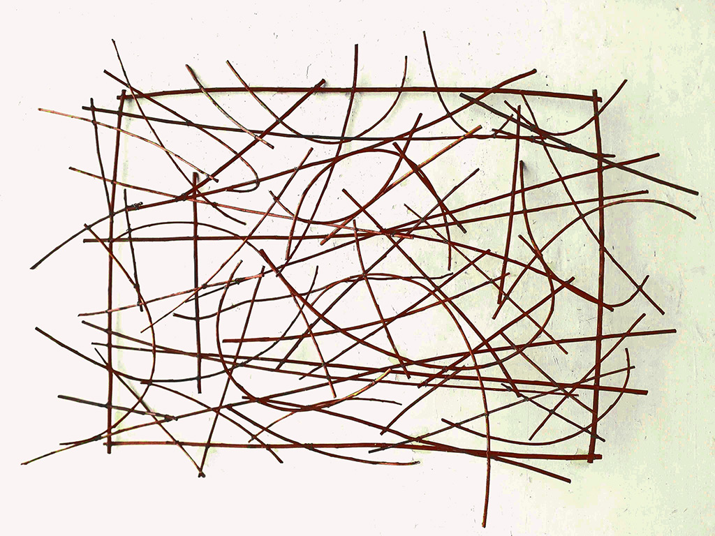 Sculpture d'Anne Mangeot sous forme de panneau mural avec des rythmes différents où les branches graphiques imitent une calligraphie.